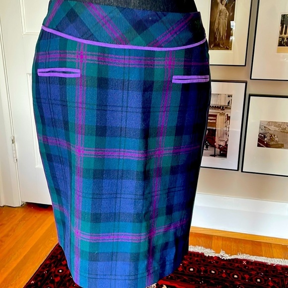 J. McLaughlin Scottish Plaid Fully Lined Mini Skirt with back vent. Size 2 - Picture 1 of 10